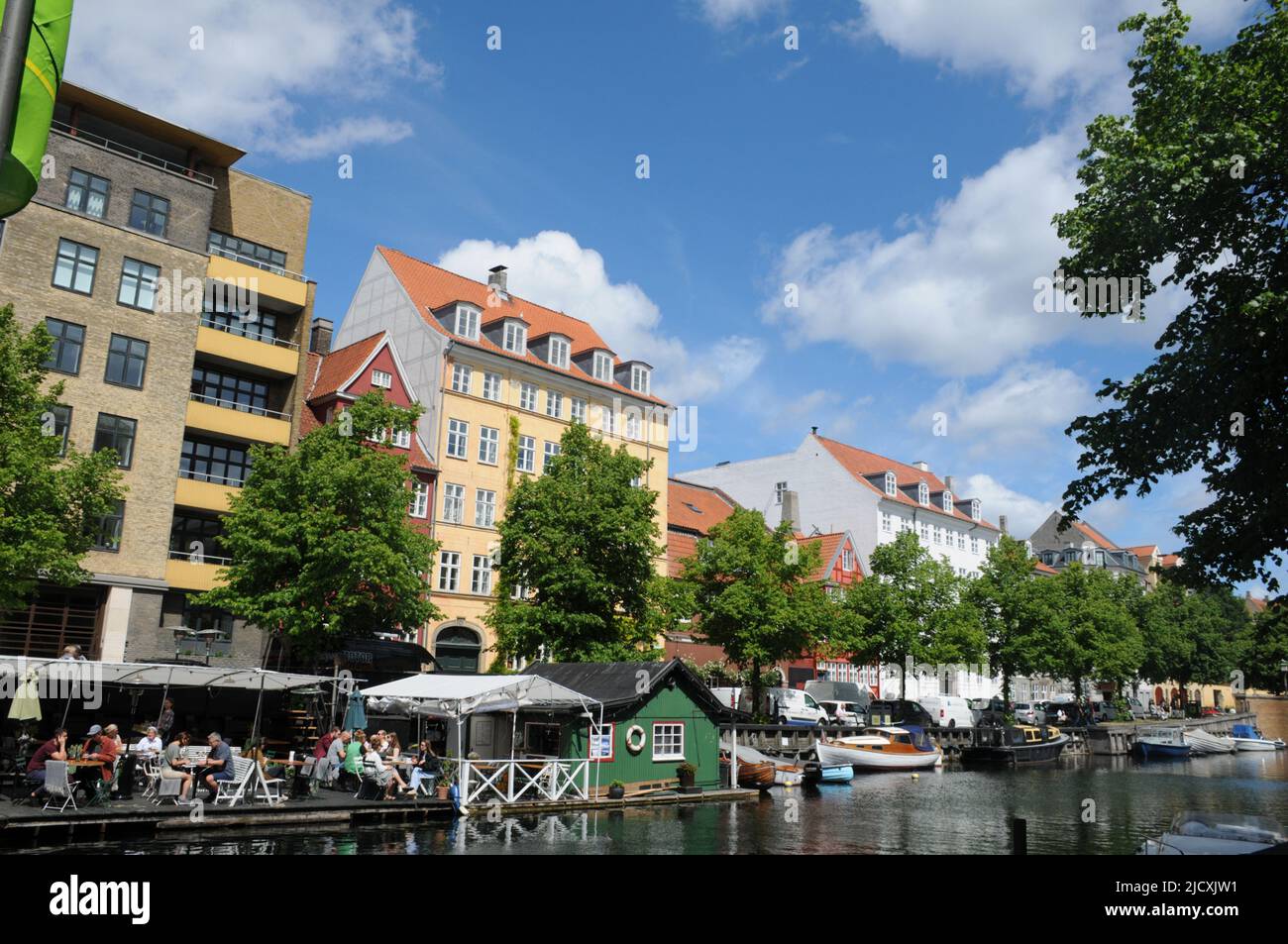 Copenaghen/Danimarca/16 Giugno 2022/giro in barca tuurismo e cibo e bevande al Canal cafe nella capitale dansh Copenhagen nel canale Christianshavn . (Foto..Francis Dean/Deanpictures. Foto Stock