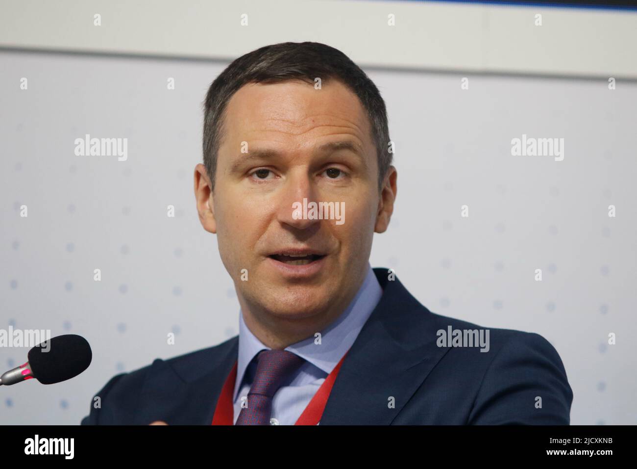 San Pietroburgo, Russia. 15th giugno 2022. Denis Butsayev, Direttore Generale, operatore ambientale russo Public Law Company parla durante una sessione 'risparmio di risorse e il futuro ecologico della Russia come i giovani lo vedono' nel quadro del Forum economico Internazionale di San Pietroburgo 2022 (SPIEF 2022). (Foto di Kashkkkovskij/Sipa USA) Credit: Sipa USA/Alamy Live News Foto Stock