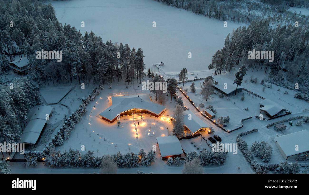 Splendide luci della casa d'inverno dal drone Foto Stock