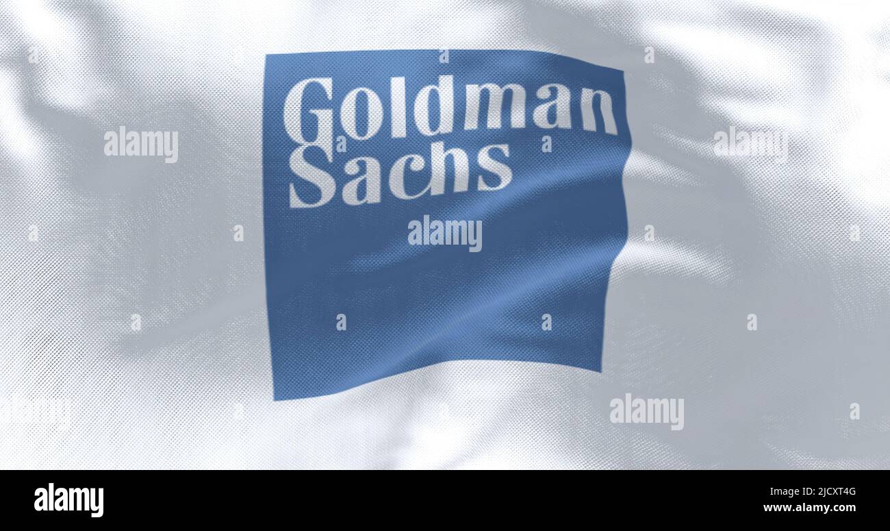 New York, USA, Giugno 2022: Bandiera con il logo Goldman Sachs che svane nel vento. Goldman Sachs è una banca d'investimento multinazionale americana Foto Stock