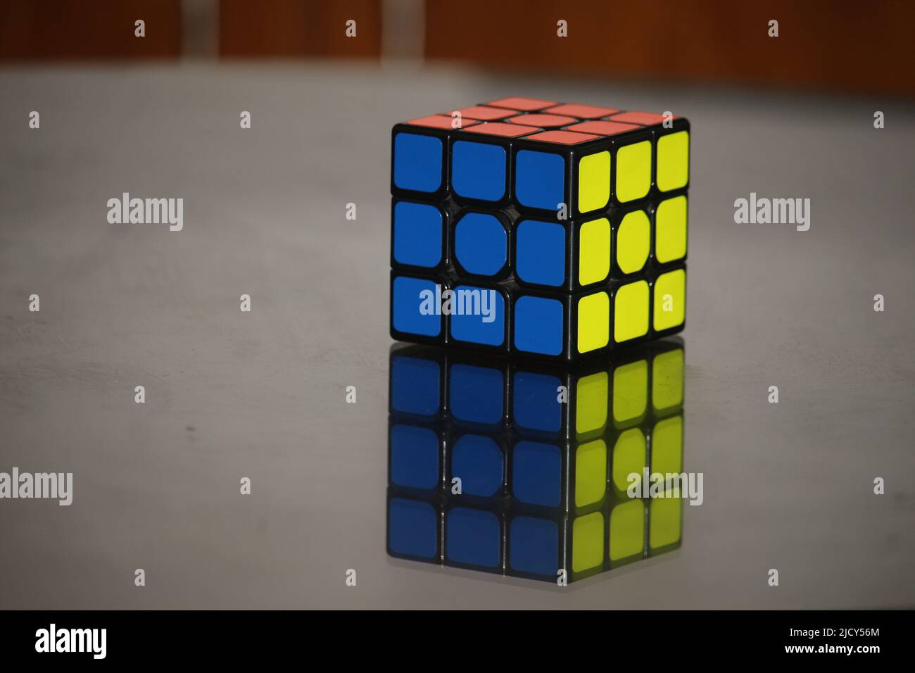 Ritratto del Cubo di Rubik a Dhaka. Foto Stock