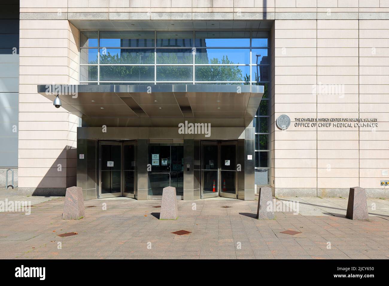 NYC Office of Chief Medical Examiner, 421 e 26th St, New York, NYC storefront foto del Charles S. Hirsch Center for Forensic Sciences di Manhattan Foto Stock