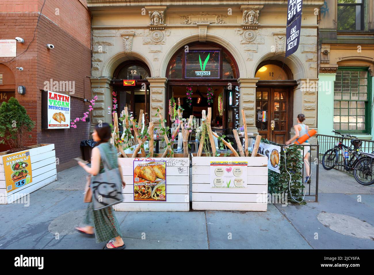 VSpot, St. Marks Yoga, Arts in loco, cabaret, 12 St Marks PL, New York. **** NOTA: Alamy cerca 2RMXTWK per un negozio aggiornato **** Foto Stock