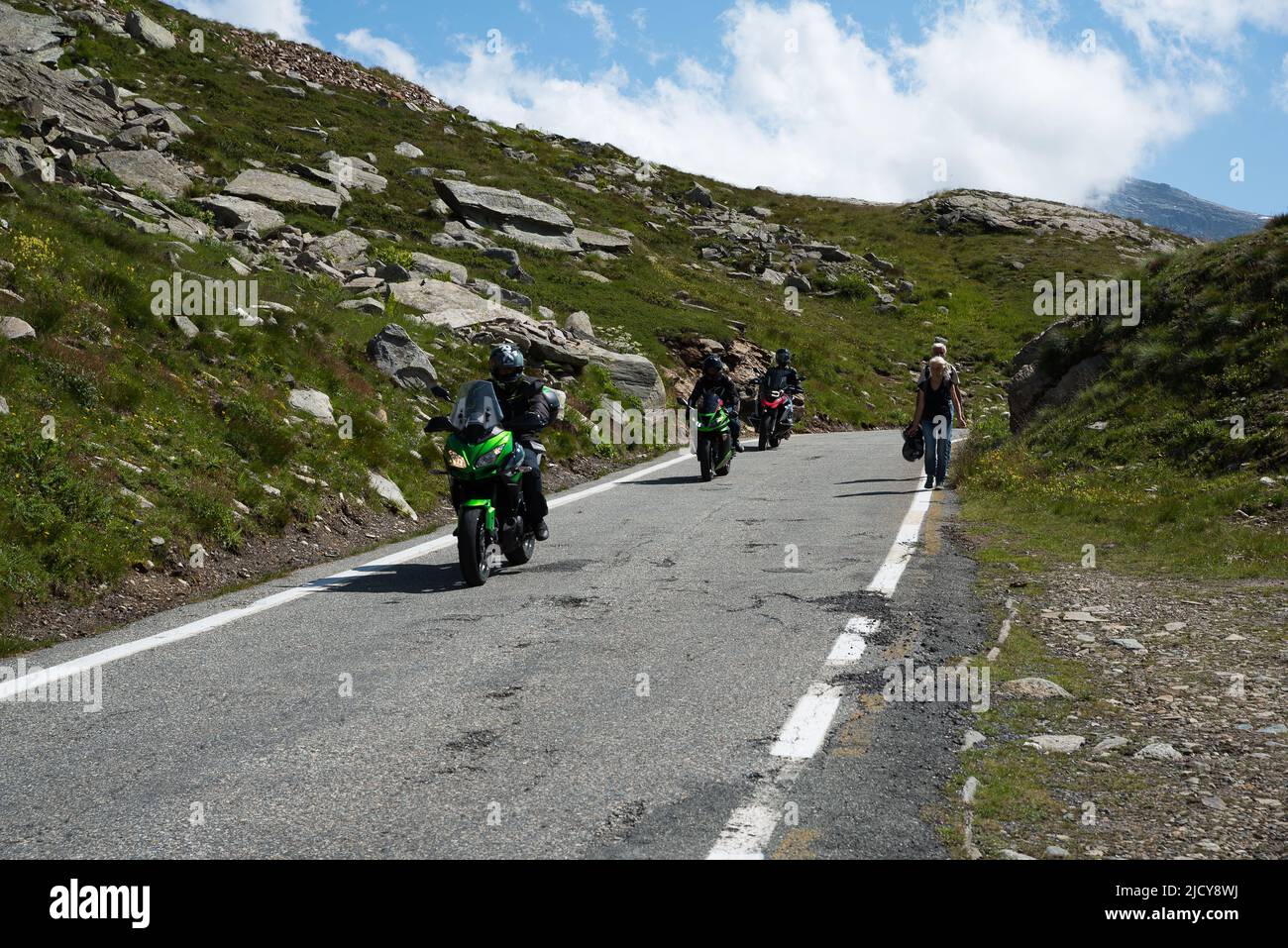 Colle del Nivolet, Valle d'Aosta - 08 09 2021: L'immagine cattura le meraviglie della strada che porta al Colle del Nivolet Foto Stock