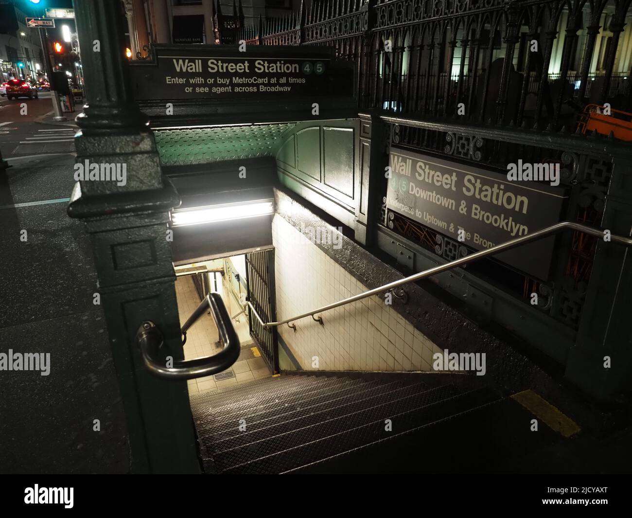 Ingresso alla stazione della metropolitana di Wall Street. Foto Stock