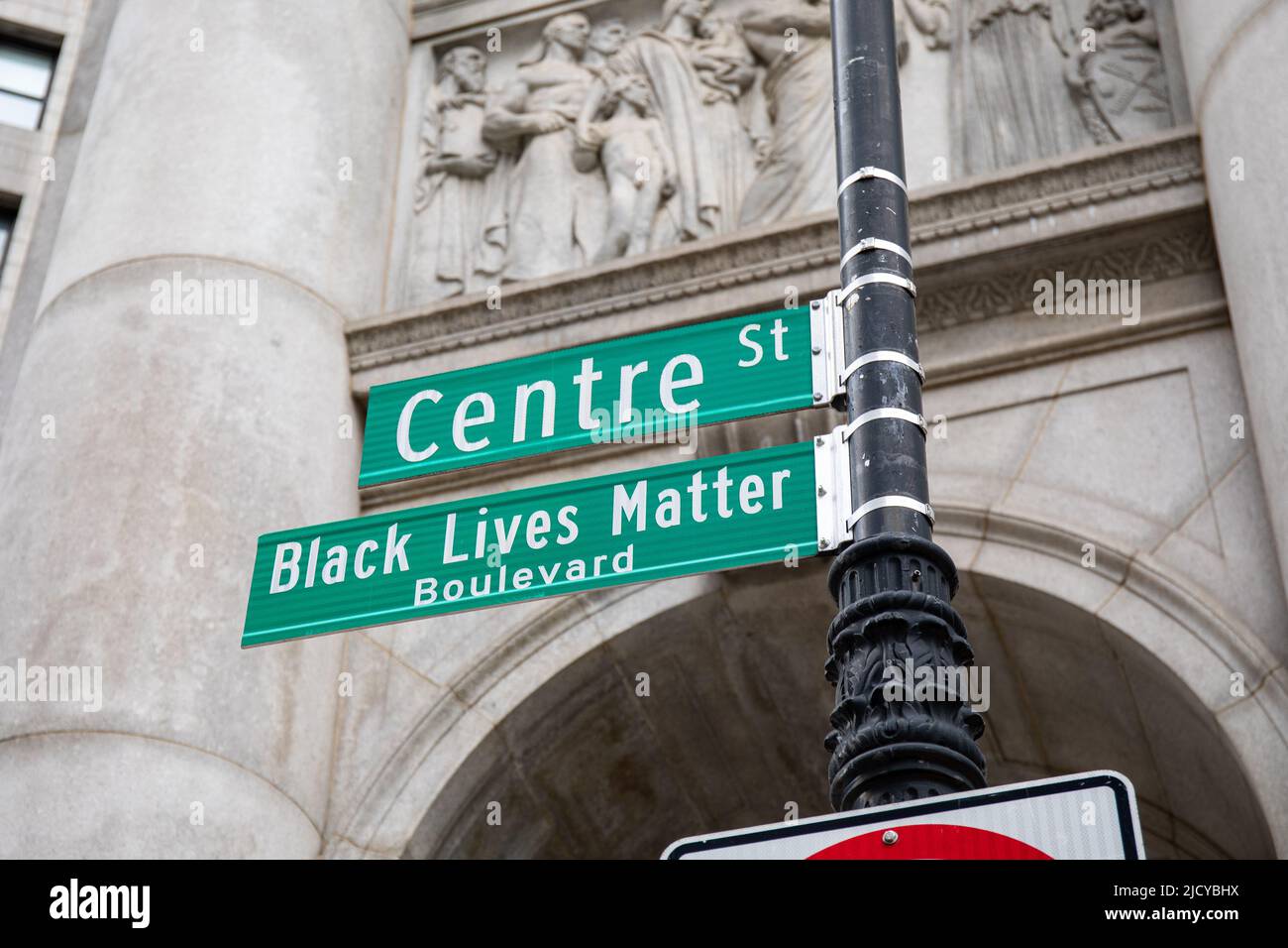 Black Lives Matter Boulevard segnaletica stradale a New York City, Stati Uniti d'America Foto Stock