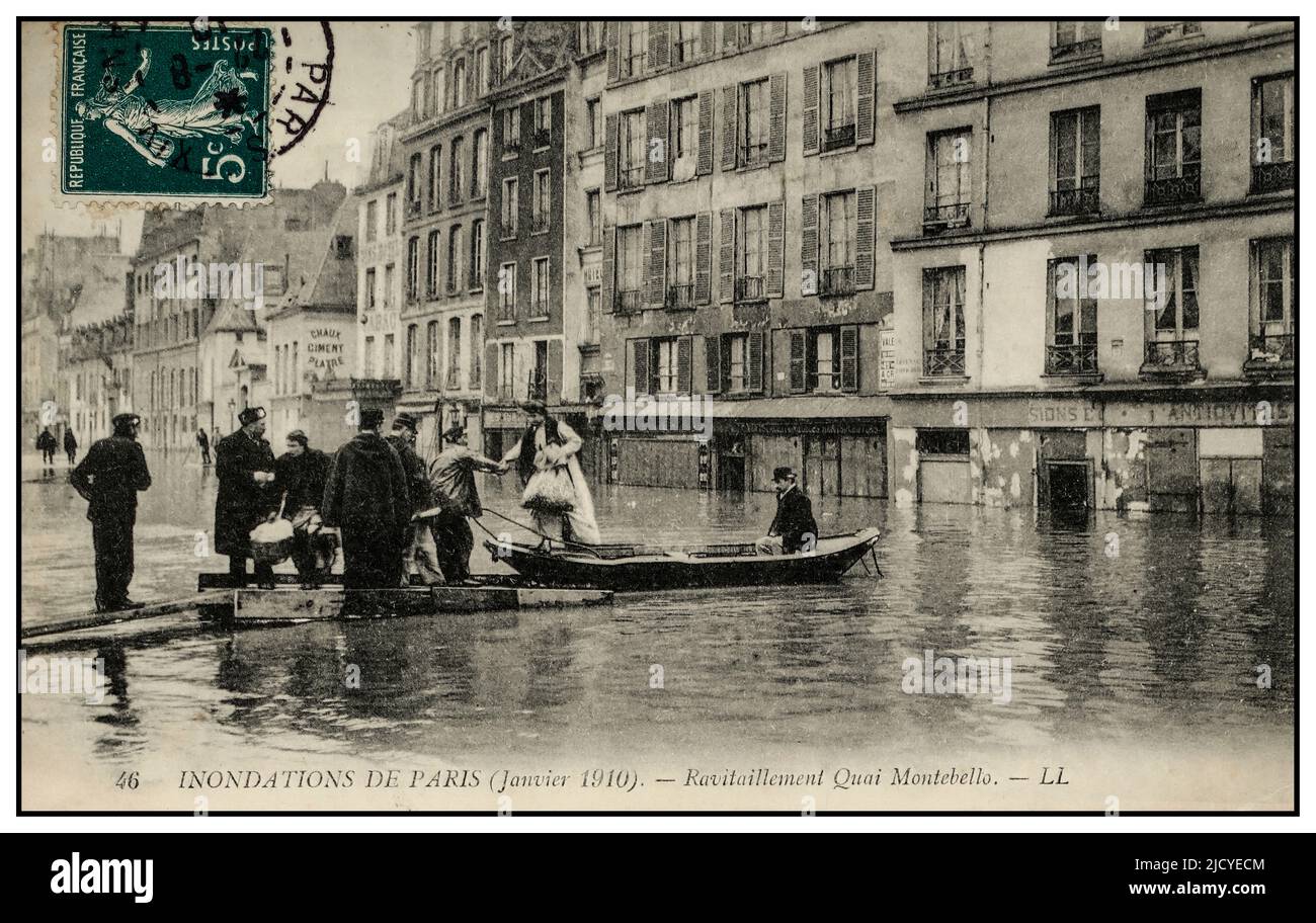 PARIGI ALLUVIONE 1910 Postcard Parigi d'epoca da Quai Montebello Hauts-de-Seine Grande alluvione di Parigi 1910 INONDATIONS DE PARIS Ravitaillement Quai Montebello Paris Francia Foto Stock
