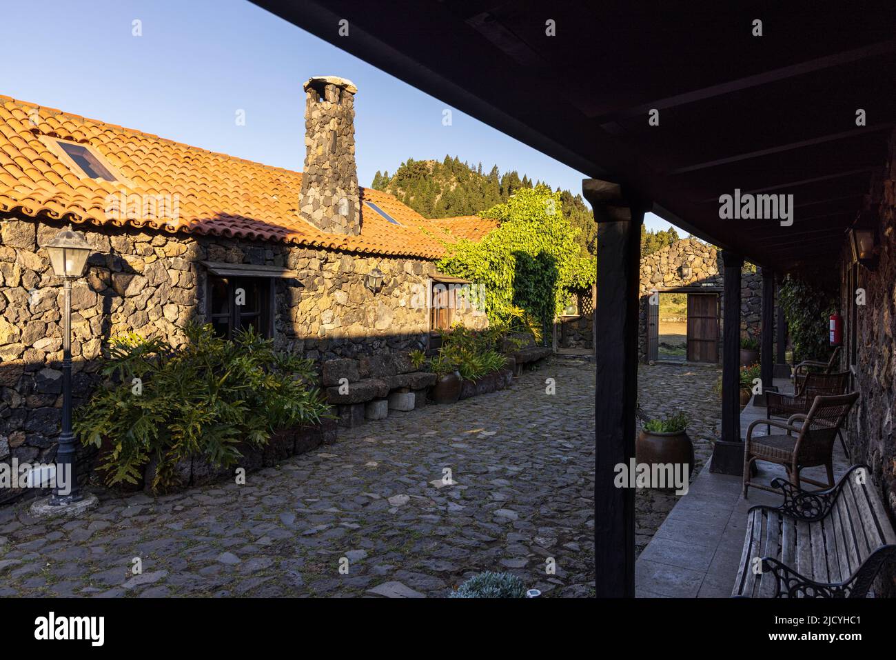 Cortile centrale presso l'hotel rurale, Caserio Los Partidos, El Tanque, vicino Santiago del Teide a Tenerife, Isole Canarie, Spagna Foto Stock