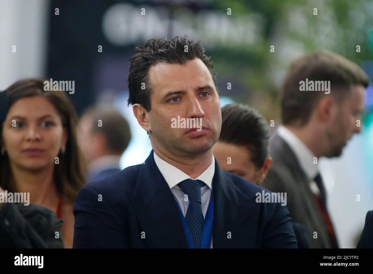 San Pietroburgo, Russia. 16th giugno 2022. Roman Rotenberg, allenatore capo di HC SKA, capo dello staff della nazionale russa di hockey su ghiaccio, visto durante una cerimonia di firma nel quadro del forum economico internazionale di San Pietroburgo 2022 (SPIEF 2022). Credit: SOPA Images Limited/Alamy Live News Foto Stock