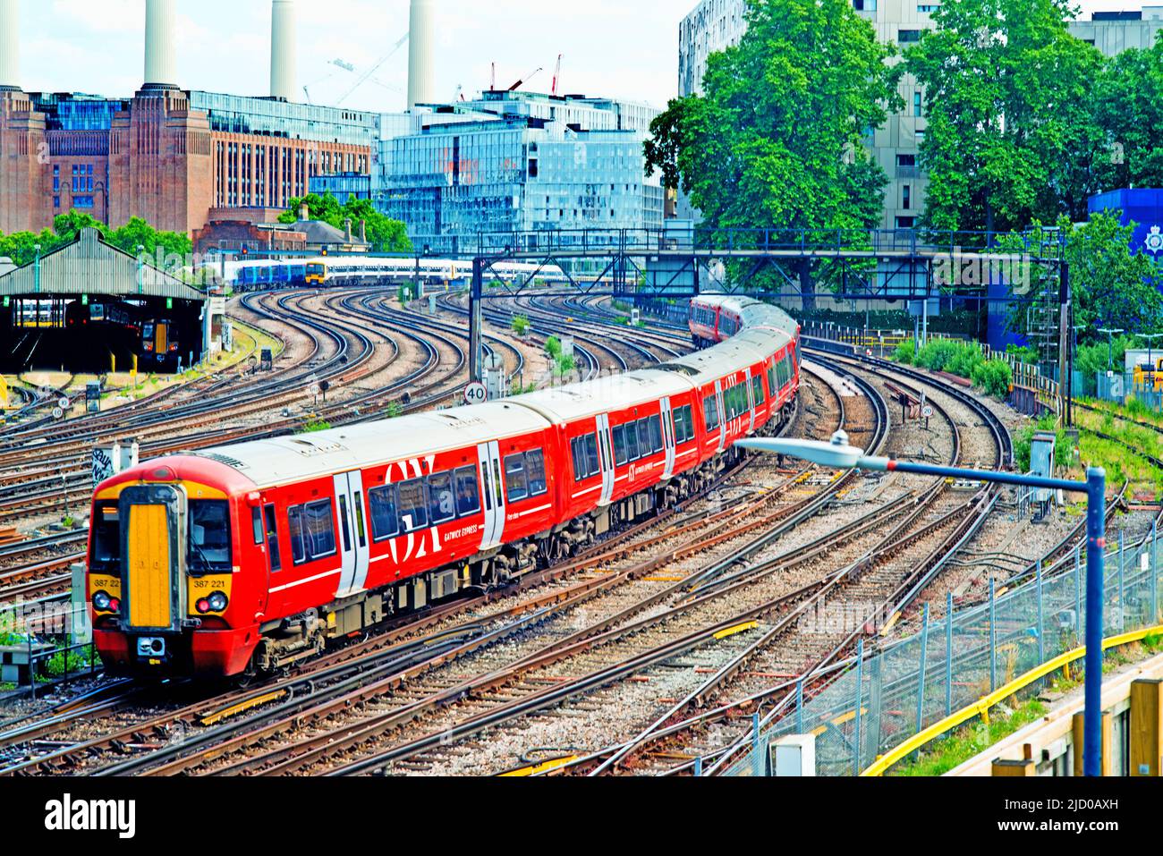 Gatwick Express a Ebury Junction, Victoria, Londra, Inghilterra Foto Stock