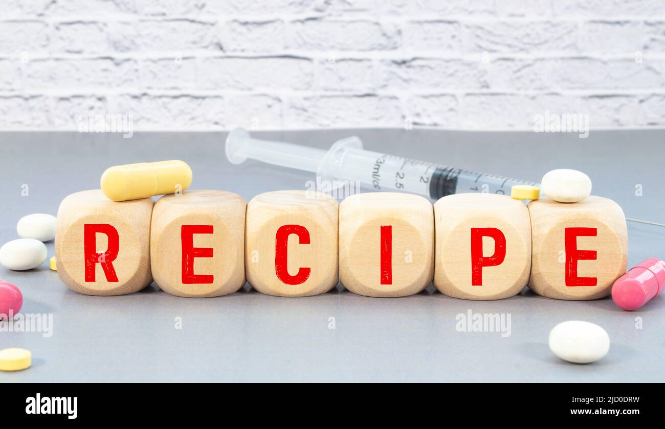 RICETTA parola scritta su blocco di legno, concetto. Foto Stock