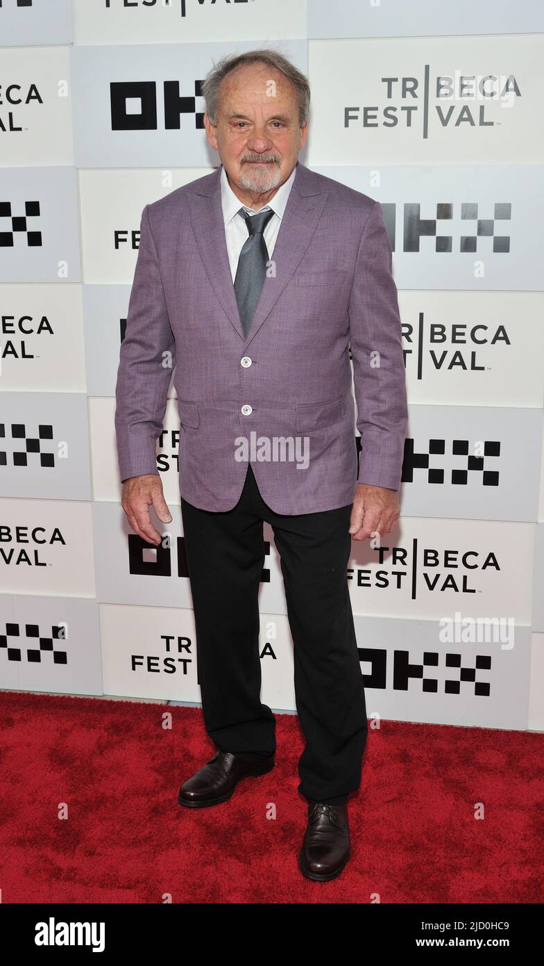 New York, Stati Uniti. 16th giugno 2022. Paul Guilfoyle partecipa al Tribeca Film Festival prima della Good House al Tribeca Festival 2022 al BMCC di New York, NY il 16 giugno 2022. (Foto di Stephen Smith/SIPA USA) Credit: Sipa USA/Alamy Live News Foto Stock