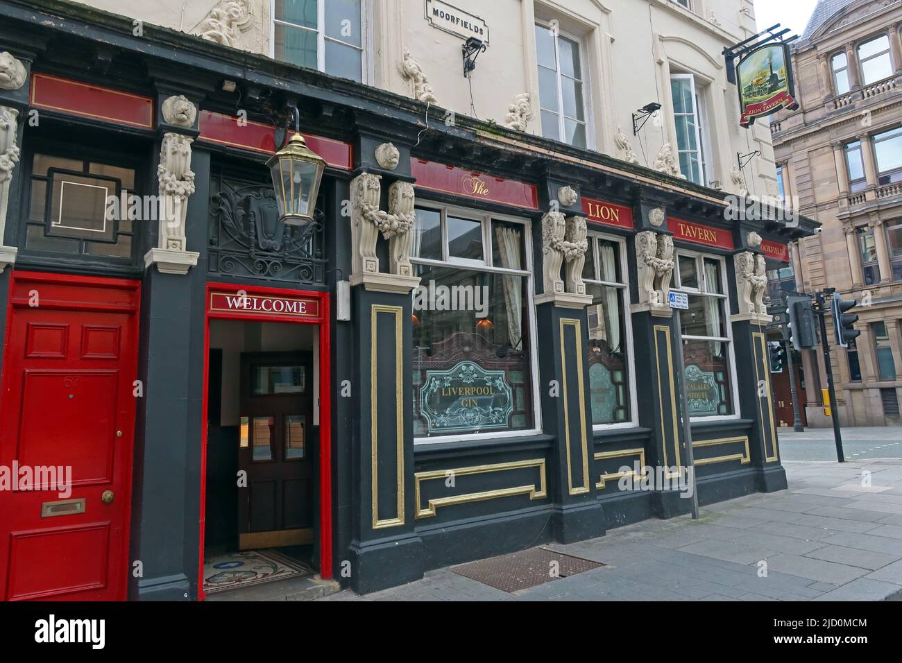 Classic Liverpool pub, The Lion Tavern, 67 Moorfields, Liverpool, Merseyside, INGHILTERRA, REGNO UNITO, L2 2BP Foto Stock