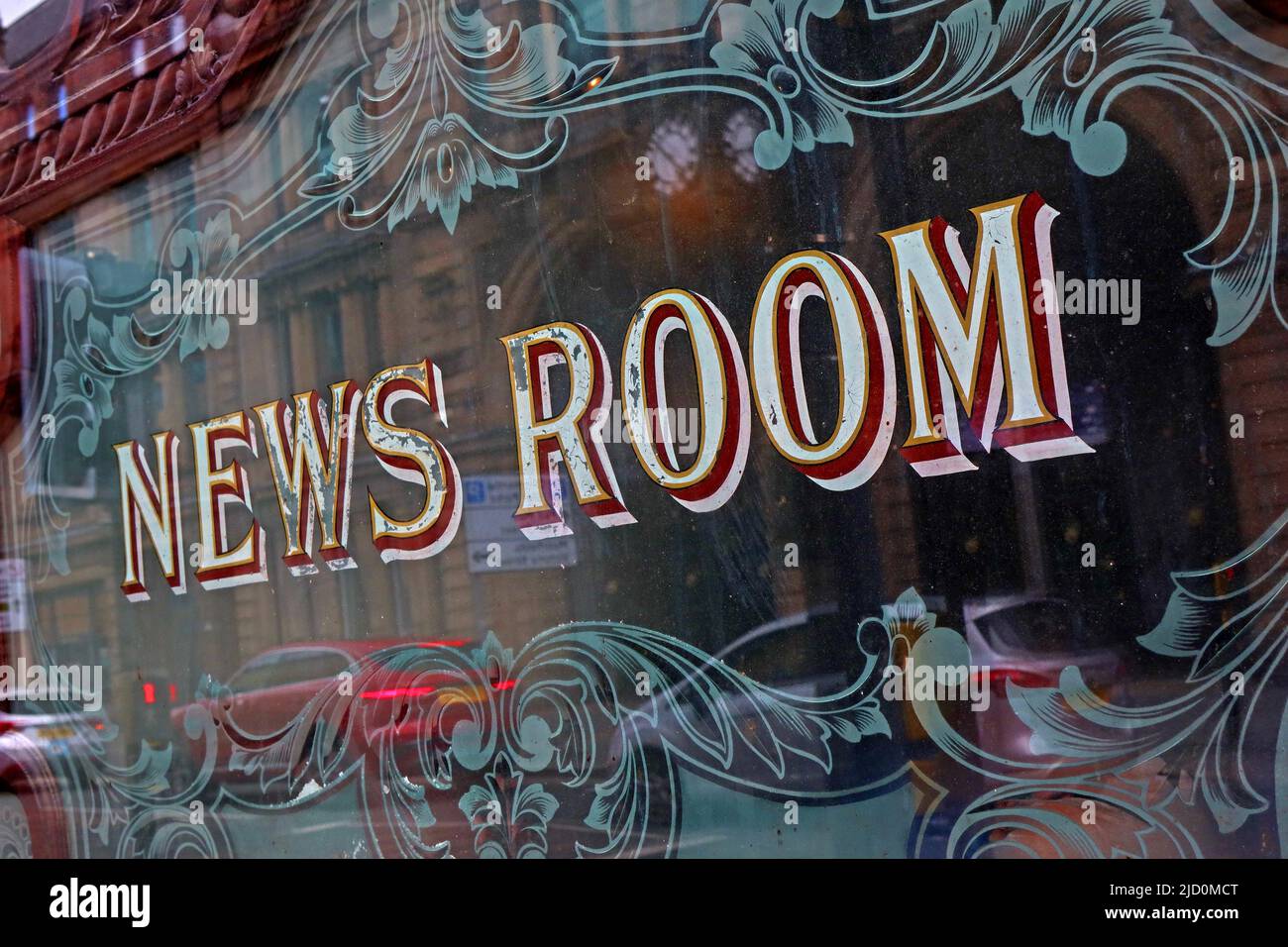 Classic Liverpool pub incise finestre, The Lion Tavern News Room, 67 Moorfields, Liverpool, Merseyside, Inghilterra, REGNO UNITO, L2 2BP Foto Stock