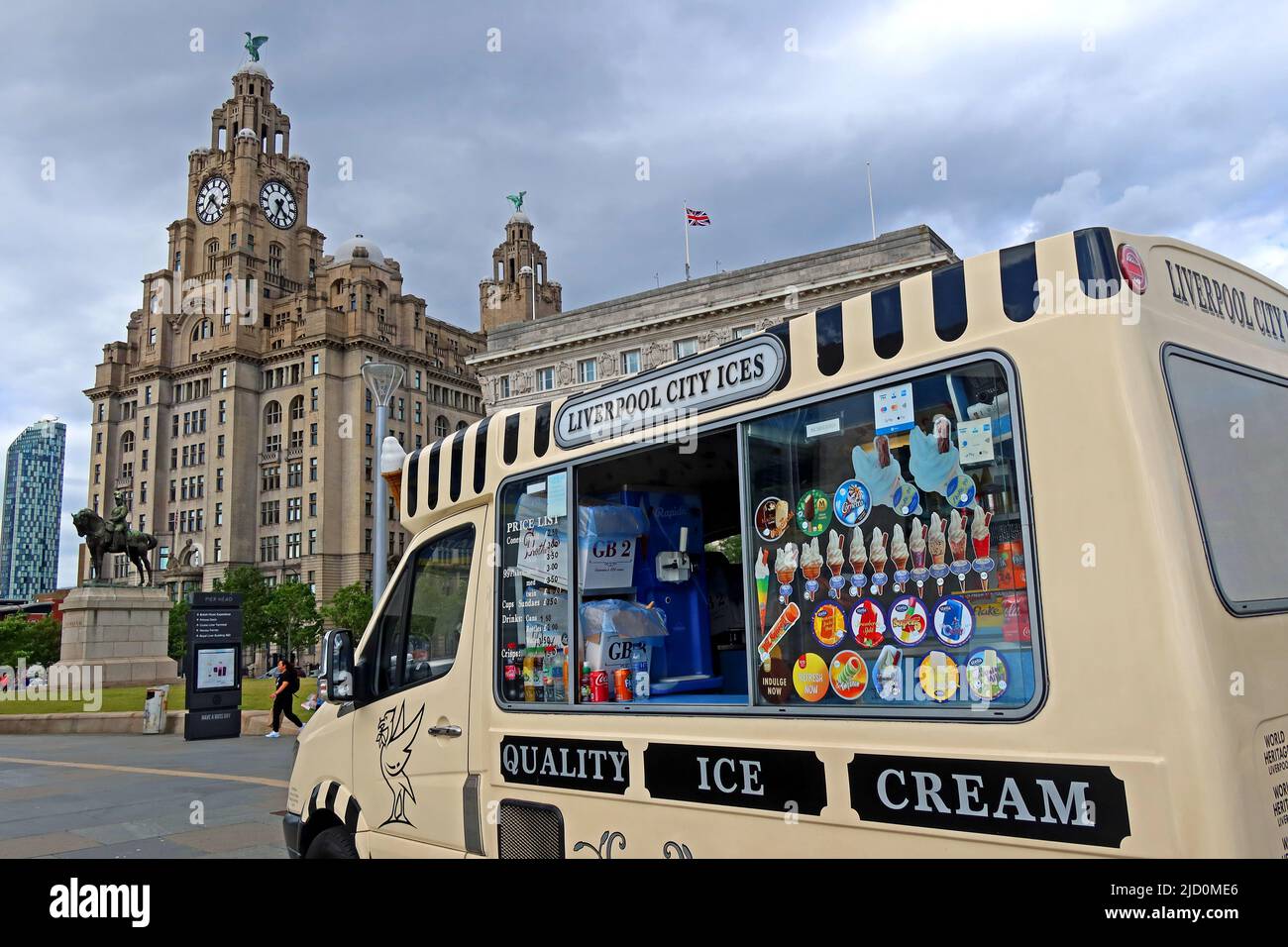 Un furgone per gelato, al Pierhead, Liverpool City ICES, Merseyside, Inghilterra, UK, L3 1HU Foto Stock