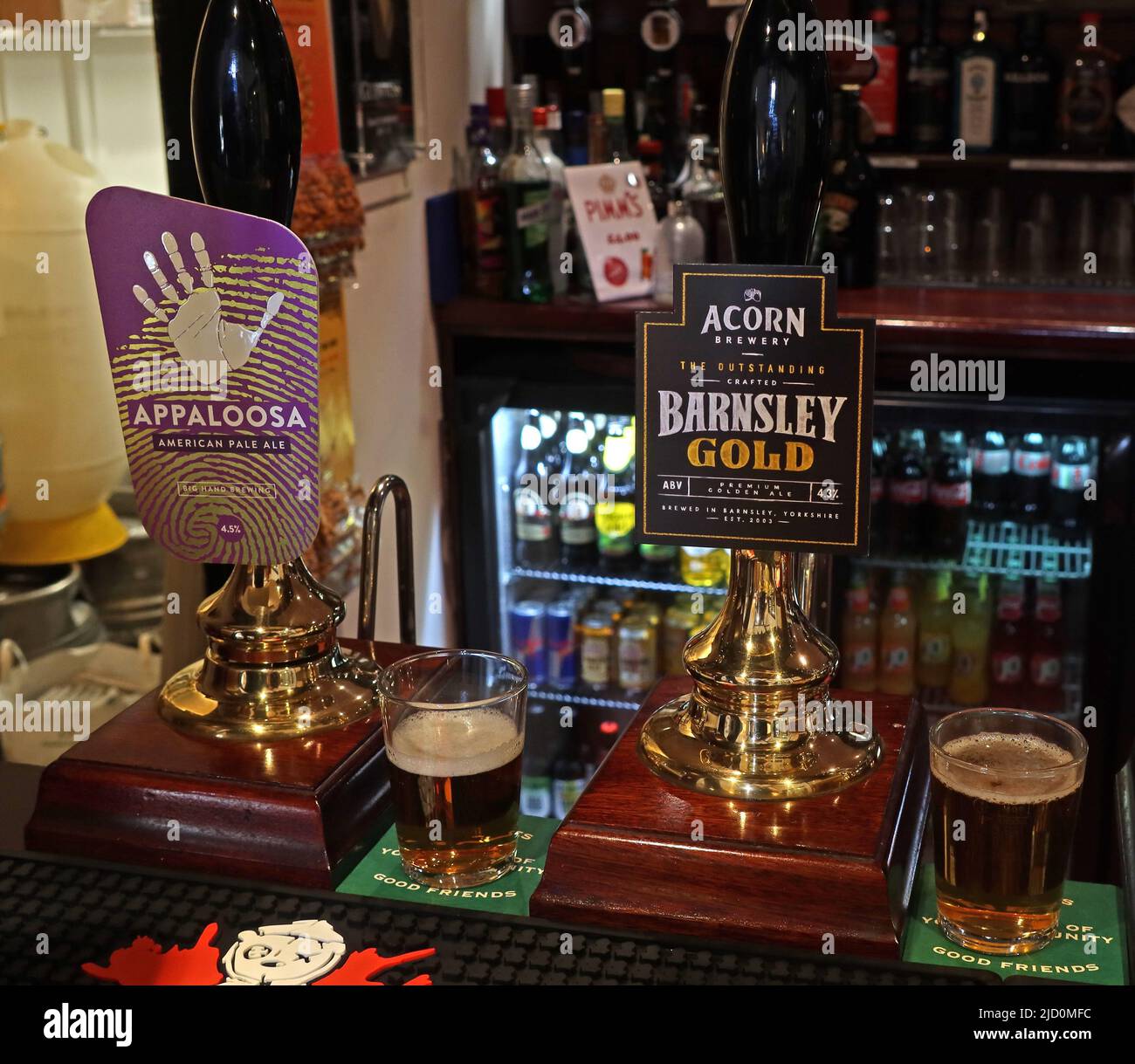 Birre al bar dell'ATVH, Appleton Thorn Village Hall, con menu di birre, Stretton Rd, Appleton Thorn, Warrington, Cheshire, Inghilterra, Regno Unito, WA4 4RT Foto Stock