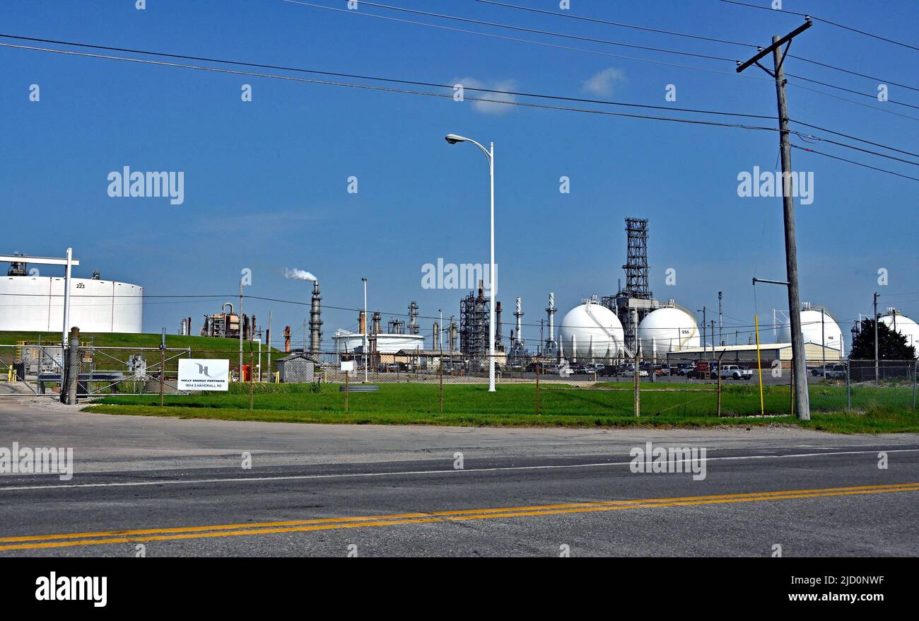 El Dorado, Kansas, Stati Uniti. 15th giugno 2022. Barili al giorno. La produzione è suddivisa in 55% benzina, 34% diesel e jet e l'altro 11% in asfalto, prodotti chimici e altri prodotti petroliferi raffinati. Credit: Mark Reinstein/Media Punch/Alamy Live News Foto Stock