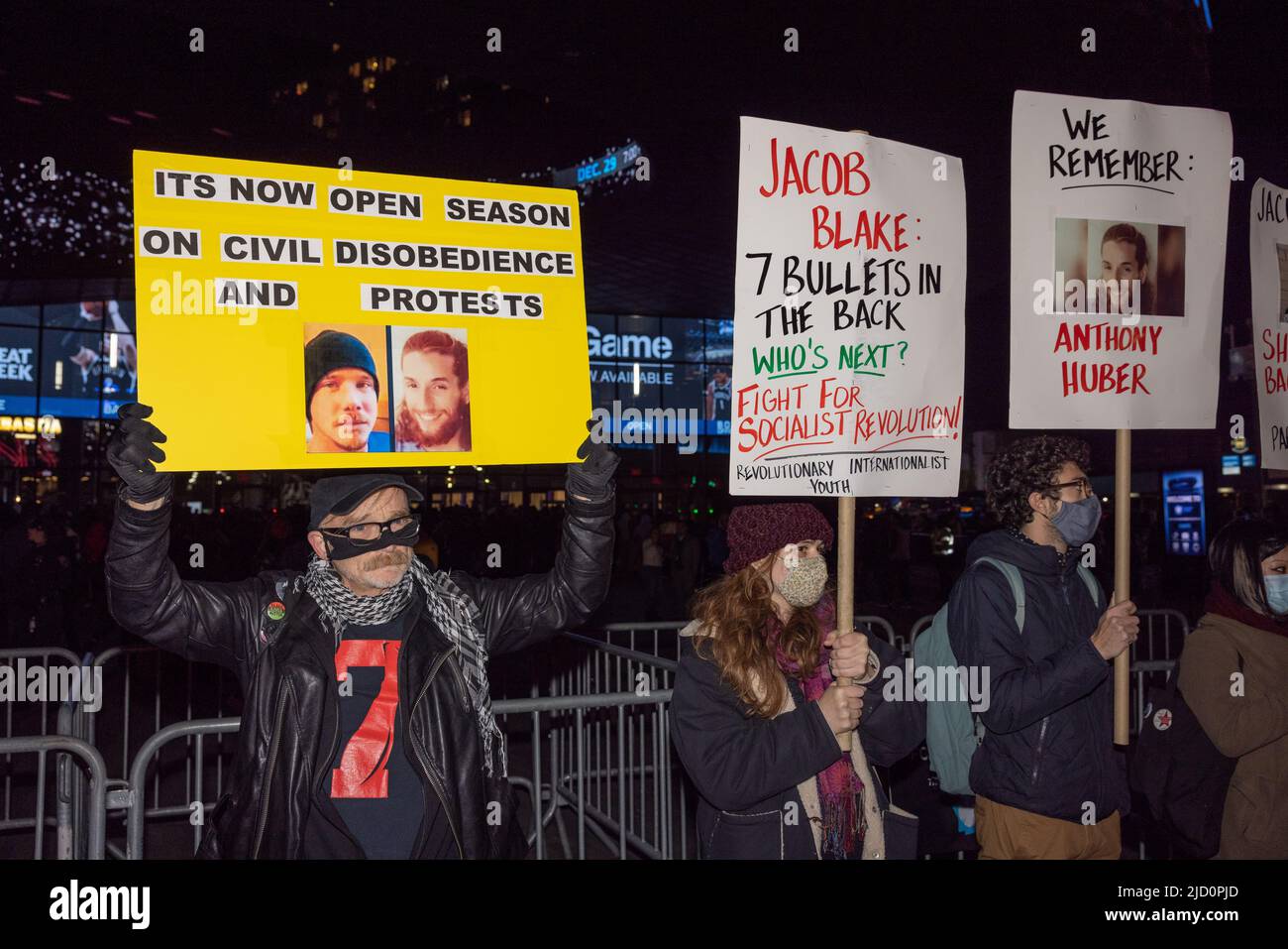 BROOKLYN, N.Y. – 19 novembre 2021: I manifestanti si riuniscono a Brooklyn per protestare contro il verdetto del processo di Kyle Rittenhouse a Kenosha, Wisconsin. Foto Stock