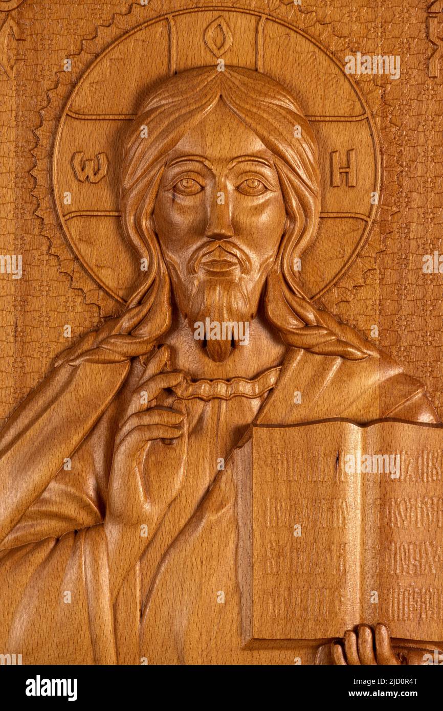 Scultura in legno bassorilievo della benedizione di Gesù Cristo. Foto Stock