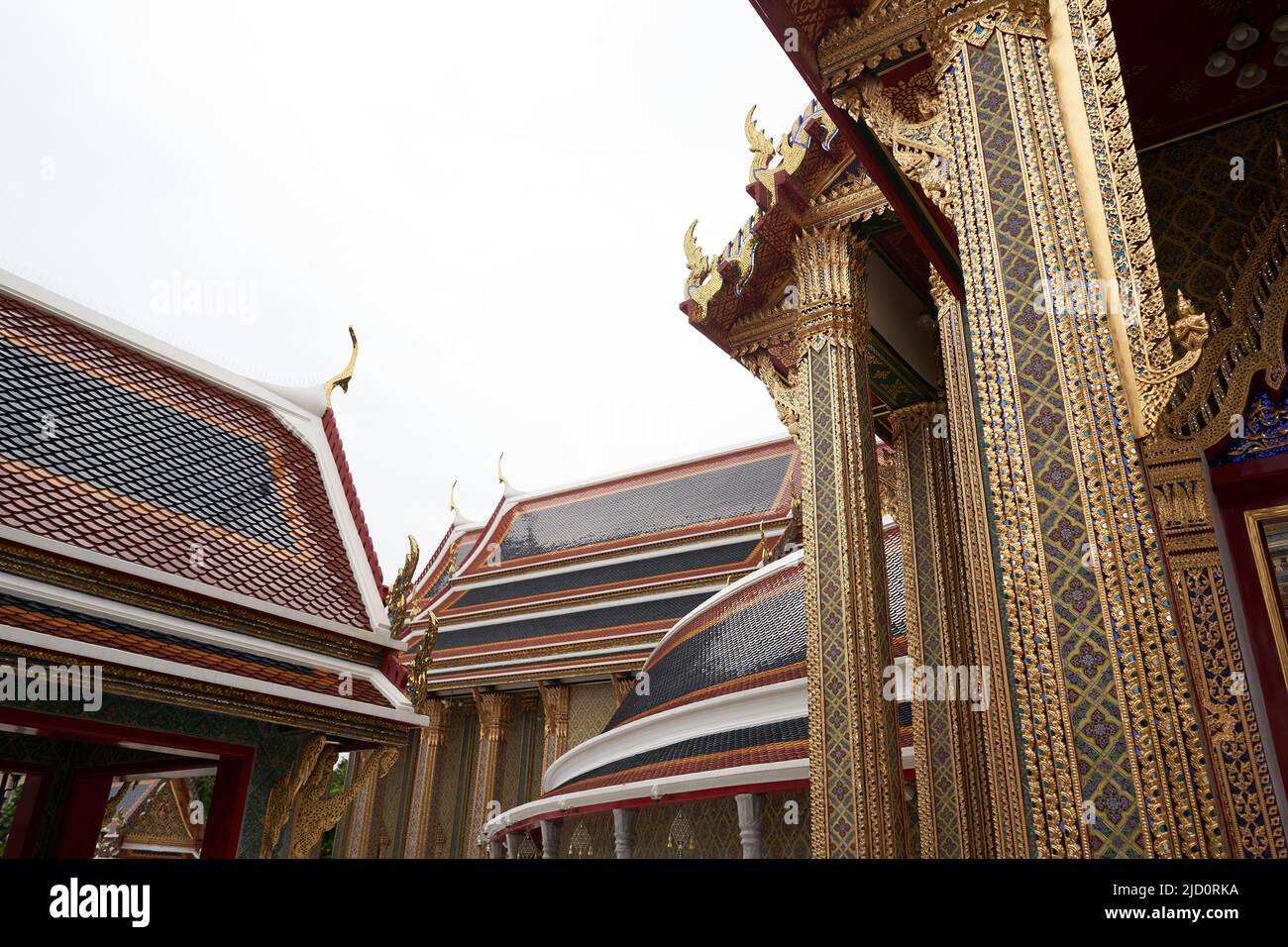 Bangkok, Thailandia, 16 febbraio 2022: Esterno di un tempio buddista Foto Stock