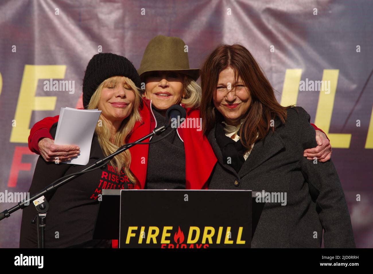 Gli attori Rosanna Arquette, Jane fonda e Catherine keener appaiono a Washington il 1 novembre 2019 in occasione di una protesta contro il cambiamento climatico del Fire Drill Friday's. Foto Stock