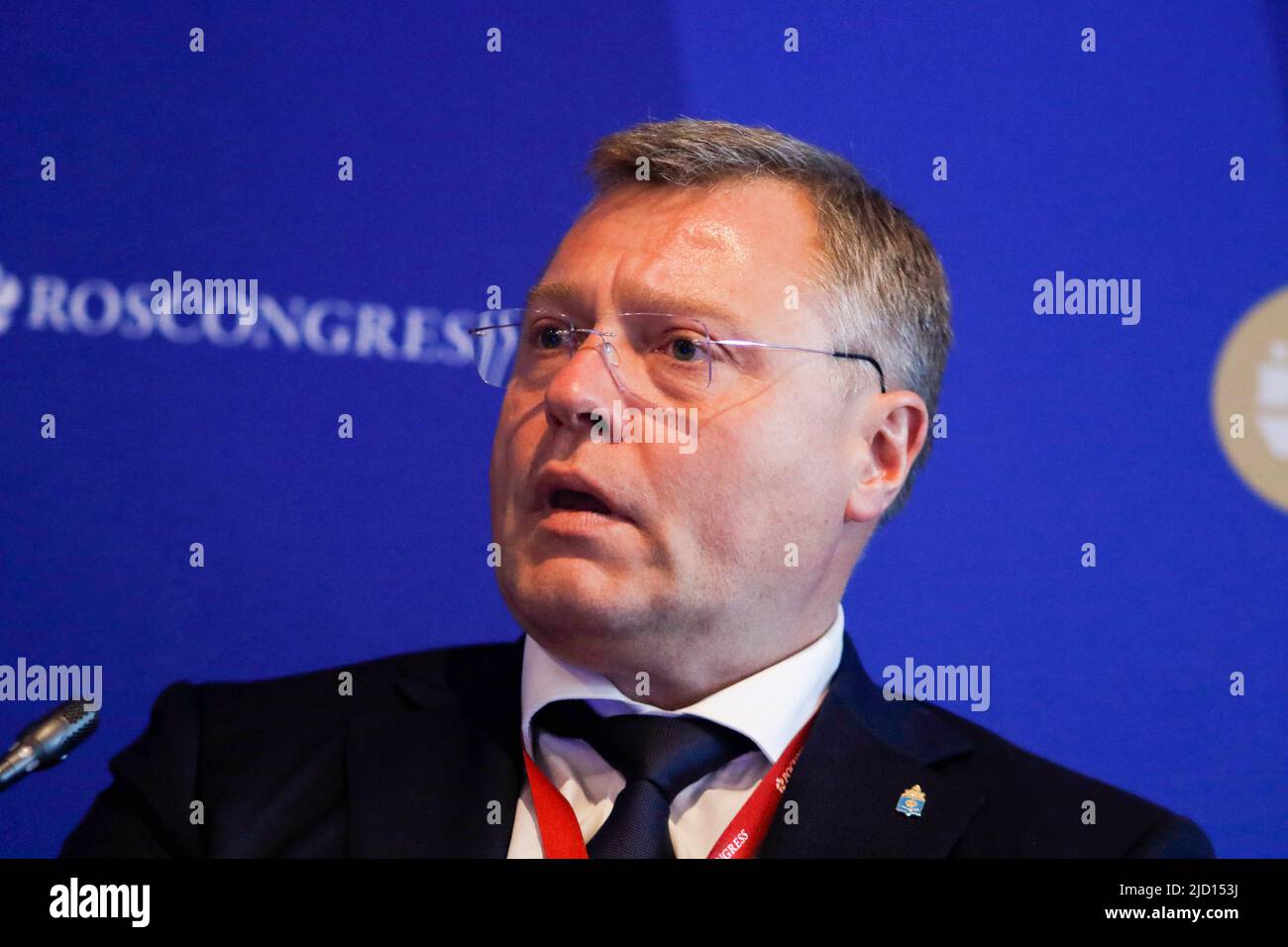 San Pietroburgo, Russia. 16th giugno 2022. Igor Babushkin, Governatore della Regione di Astrakhan, partecipa a una sessione Russia-Iran nel quadro del Forum economico Internazionale di San Pietroburgo del 2022 (SPIEF 2022). Credit: SOPA Images Limited/Alamy Live News Foto Stock