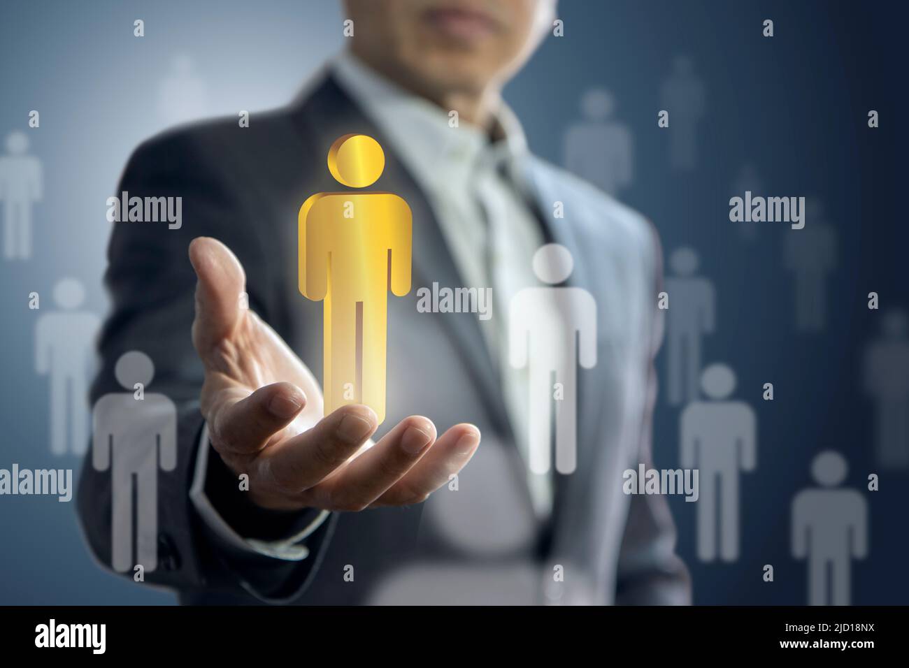 L'amministratore di affari apre la sua mano per afferrare un candidato scelto sulla pianificazione del personale e delle risorse umane Foto Stock