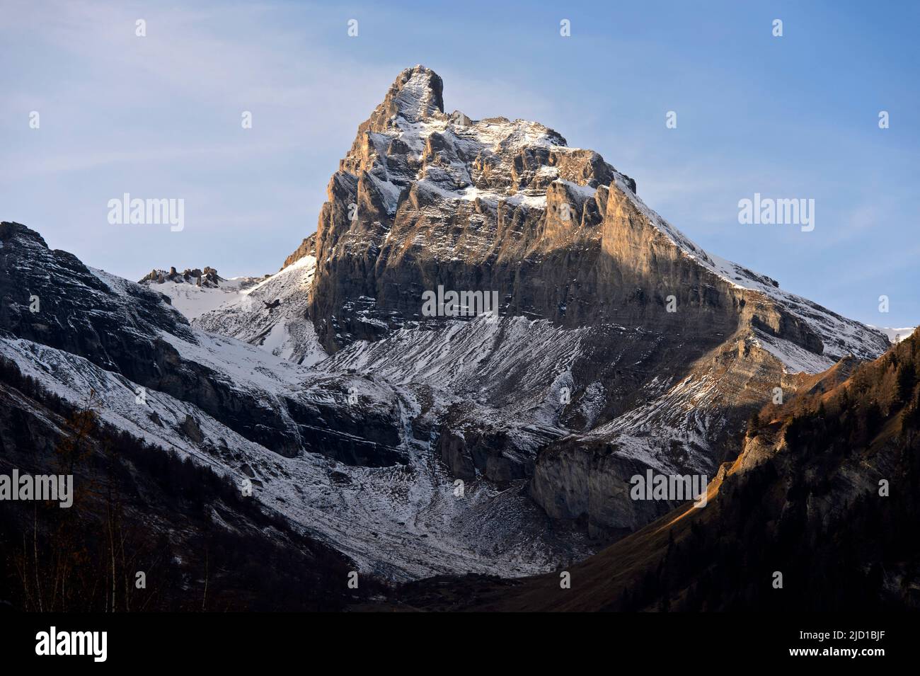 Peak Petit Muveran alla luce della sera, Ovronnaz, Alpi Bernesi, Vallese, Svizzera Foto Stock