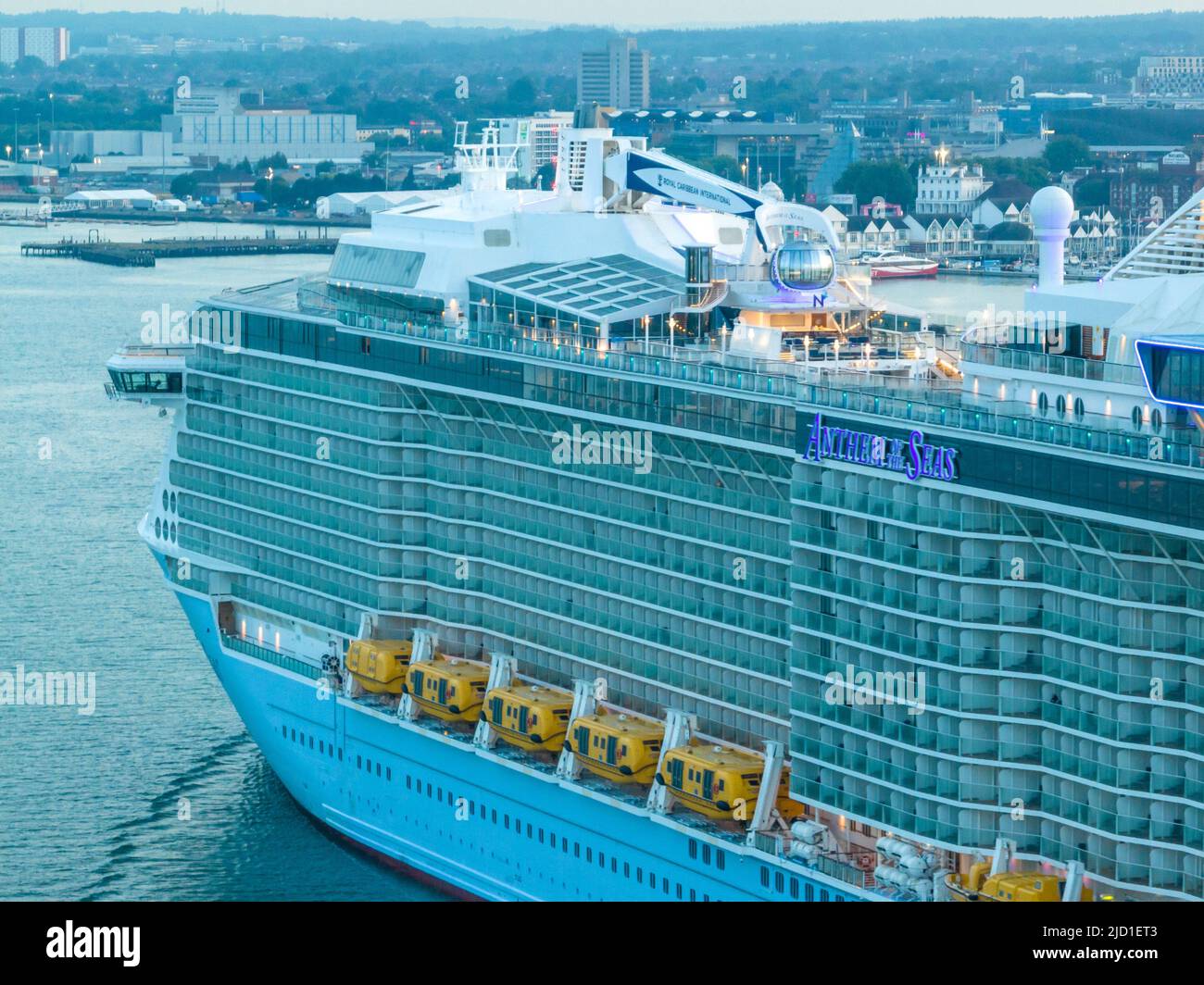 Anhem of the Seas è una nave da crociera di classe Quantum di proprietà della Royal Caribbean International e la seconda nave della sua classe. Vista aerea. Foto Stock