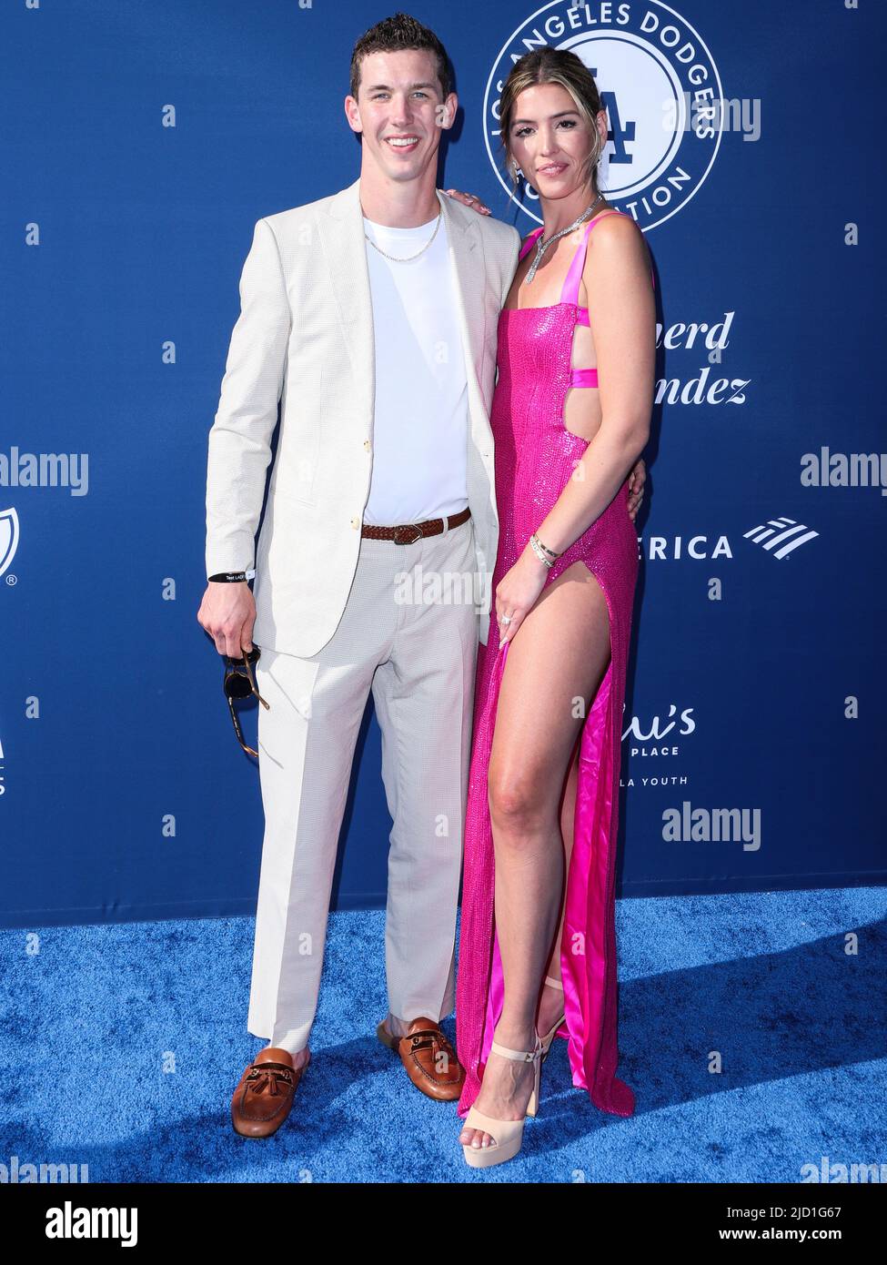 Los Angeles, Stati Uniti. 16th giugno 2022. LOS ANGELES, CALIFORNIA, USA - GIUGNO 16: Il lanciatore americano Walker Buehler e la fidanzata McKenzie Marcinek arrivano alla Los Angeles Dodgers Foundation (LADF) annuale Blue Diamond Gala 2022 che si tiene al Dodger Stadium il 16 giugno 2022 a Los Angeles, California, Stati Uniti. (Foto di Xavier Collin/Image Press Agency) Credit: Image Press Agency/Alamy Live News Foto Stock