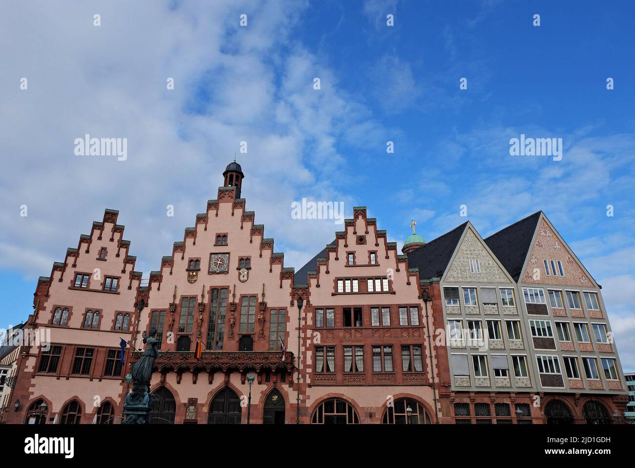 Architettura esterna e edificio presso il municipio di Romer, una delle attrazioni turistiche più popolari - Francoforte, Germania Foto Stock