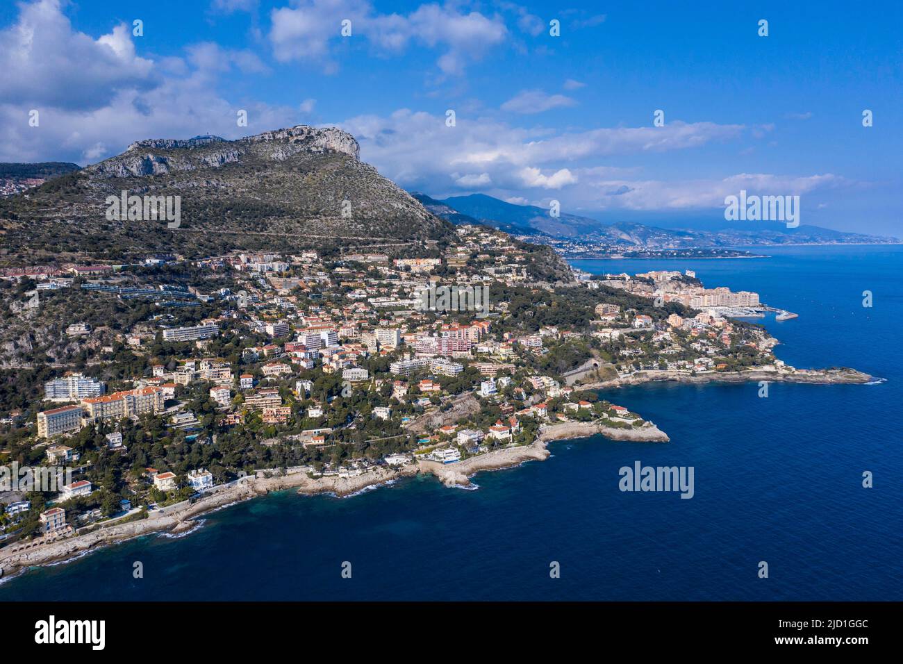 Veduta aerea della costa di Cap d'Ail, nella parte posteriore destra Principato di Monaco con il distretto Fontvieille, sopra Tete du Chien, Dipartimento Foto Stock