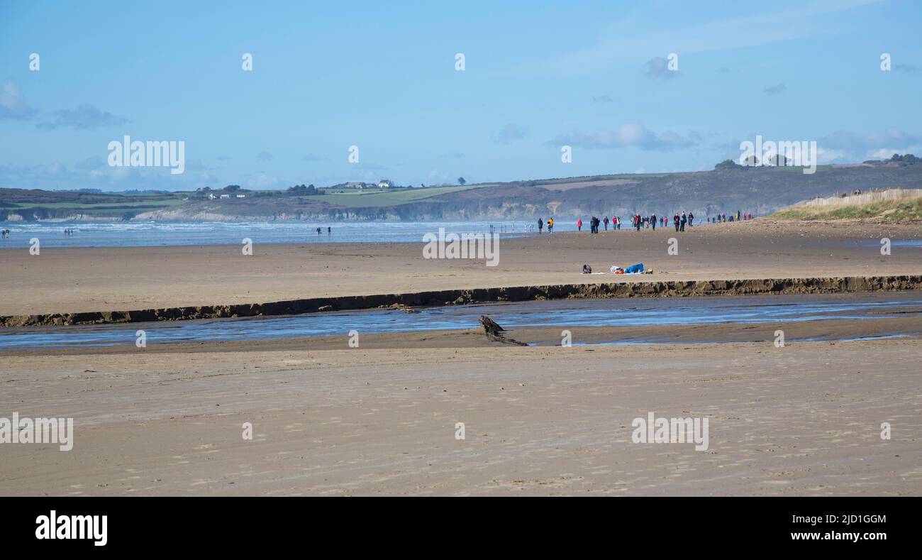 Spiaggia di sabbia di Sainte-Anne nella baia di Douarnenez, delimitata a nord dalla penisola di Crozon, Sainte-Anne la Palud, Finistere dipartimento, Bretagna Foto Stock