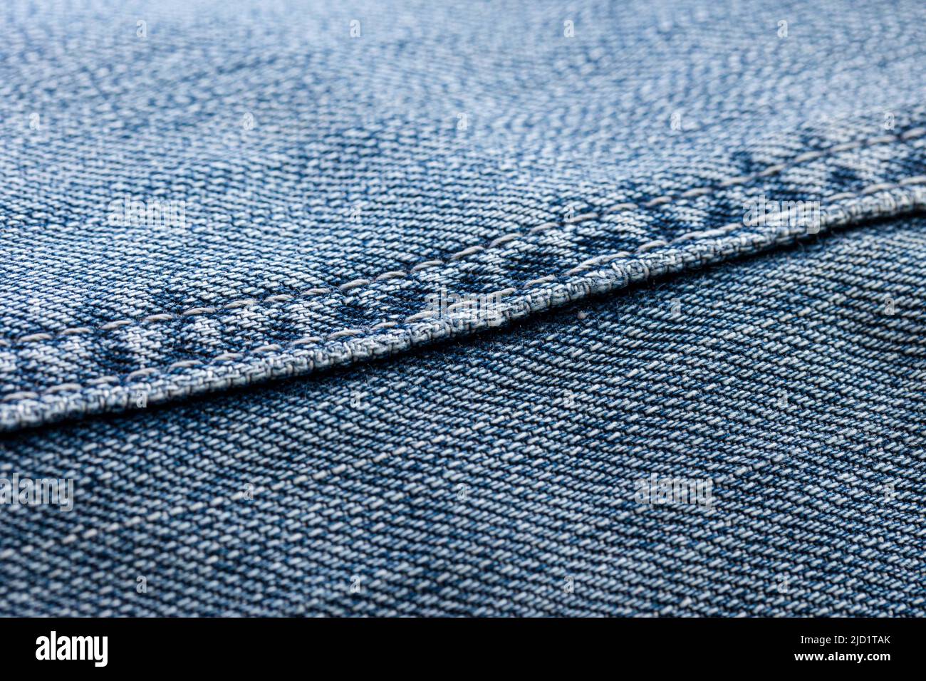 primo piano di tessuto jeans con cucitura Foto Stock