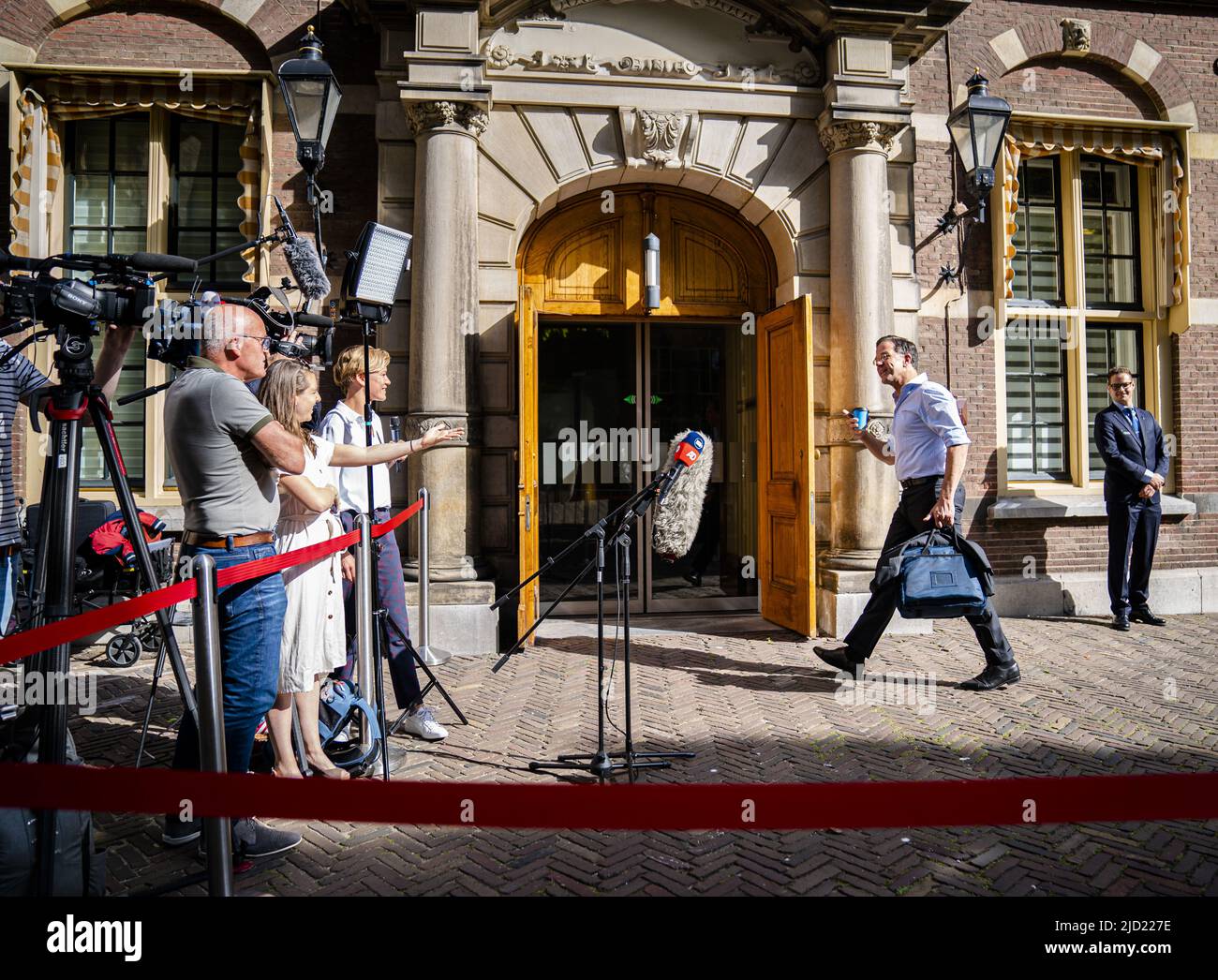 2022-06-17 09:23:02 L'AIA - primo Ministro Mark Rutte all'arrivo al Binnenhof per il Consiglio settimanale dei Ministri. ANP BART MAAT netherlands out - belgium out Credit: ANP/Alamy Live News Foto Stock