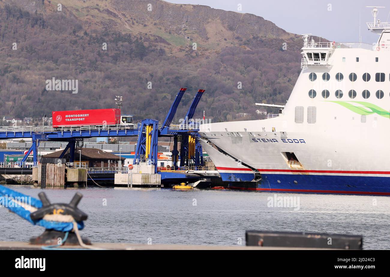 Belfast Container Terminal presso il porto di Belfast, Irlanda del Nord. Il principale porto di ingresso per gli scambi commerciali con la Gran Bretagna, l'UE e il mondo. Foto Stock