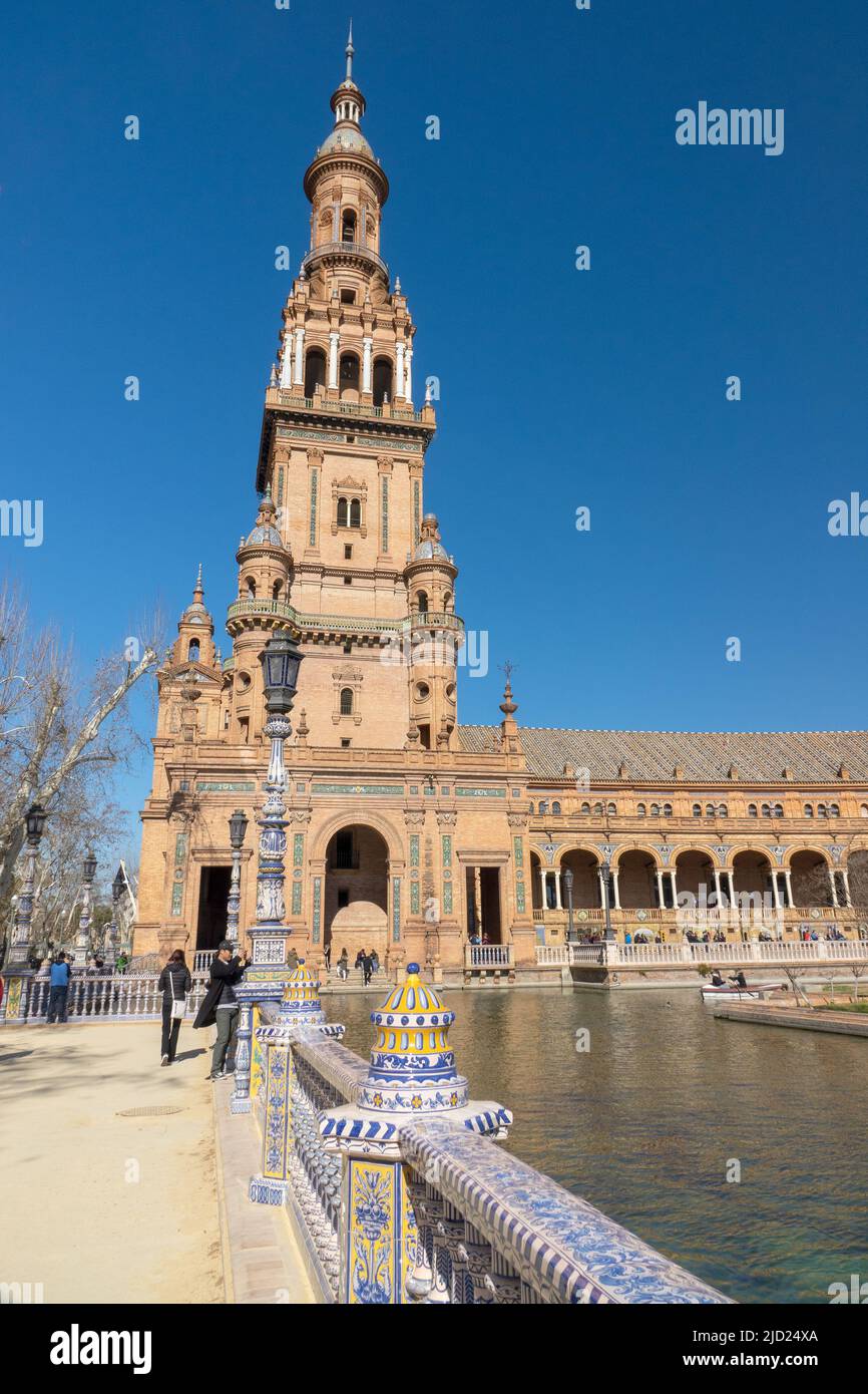 La Torre Nord della piazza di Spagna (Plaza de España) nel Parque de María Luisa (Parco Maria Luisa) Foto Stock