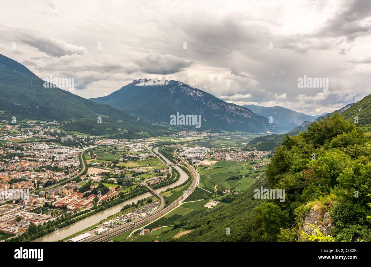 Vista panoramica della città di trento da Sardagna, cittadina in provincia di Trento, Trentino Alto Adige, Italia settentrionale Foto Stock