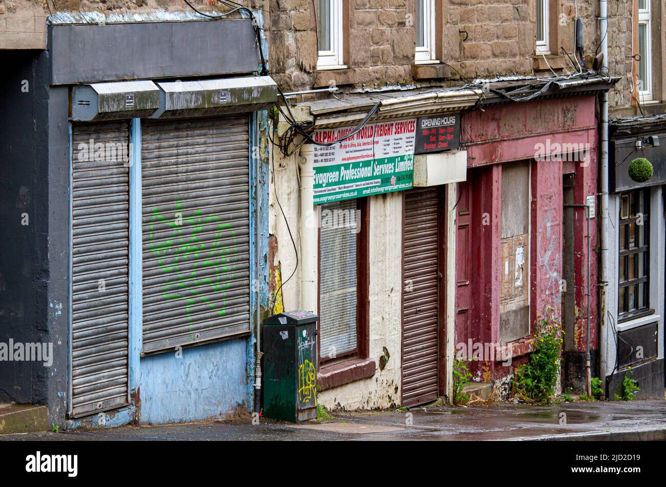 Dundee, Tayside, Scozia, Regno Unito. 17th giugno 2022. UK Breaking News: A causa dell'elevato costo della vita in Scozia, le aziende locali hanno dovuto chiudere. A causa di rendite costose, tasse elevate del consiglio, salari poveri e BREXIT, molte piccole aziende e negozi di Dundee sono stati costretti a chiudere. Nel Regno Unito, il costo della vita in crisi sta attualmente colpendo praticamente ogni aspetto della vita. L'inflazione è superiore al 9%, il livello più alto dal 1982, il che significa che i prezzi giornalieri stanno facendo registrare un aumento della spesa degli acquirenti quest'anno e continuano ad aumentare. Credit: Dundee Photographics/Alamy Live News Foto Stock