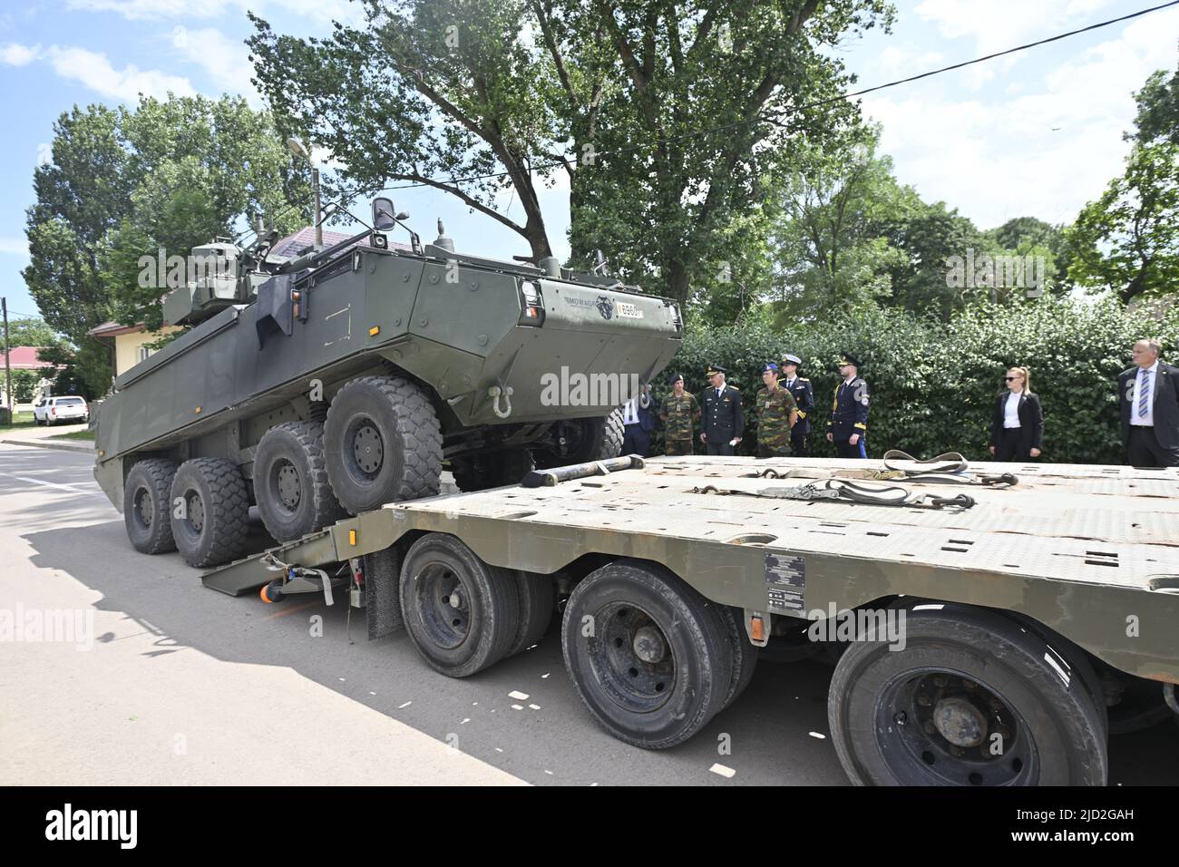 Illustrazione scattata durante una visita reale al distaccamento militare belga di Costanza sul Mar Nero in Romania, venerdì 17 giugno 2022. I soldati belgi fanno parte di una forza NATO inviata dopo l'inizio della guerra in Ucraina. Il re è ufficialmente accolto dal presidente rumeno Iohannis, e successivamente partecipa a un pranzo con l'esercito belga. Nel pomeriggio visita la zona di alloggio e manutenzione della base militare. Partecipa anche a una dimostrazione di veicoli militari e incontra i militari. BELGA FOTO ERIC LALMAND Foto Stock