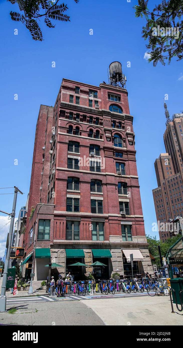 NEW YORK, NY, USA - 9 GIUGNO 2022: Gotan Cafe e ristorante a Franklin Street Foto Stock