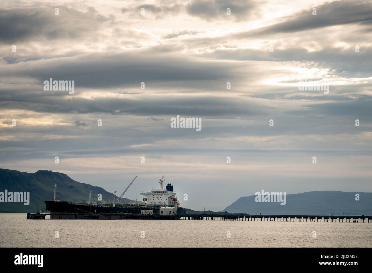 Traghetto a Hvalfjordur (che significa fiordo di balene) vicino ad Akranes, nell'Islanda occidentale Foto Stock