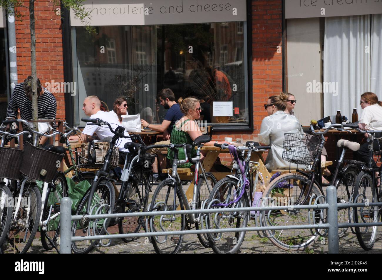 Copenhagen/Denmark/167June 2022/.Servizio di ristorazione all'aperto nella capitale danese Copenhagen (Photo..Francis Joseph Dean/Deanpicture. Foto Stock