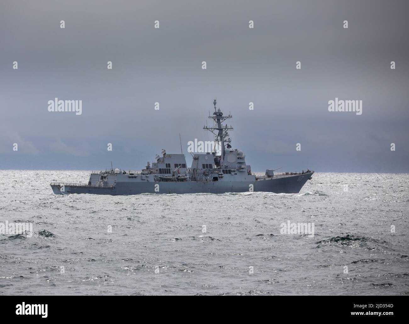 USS Paul Ignatius un cacciatorpediniere della Marina degli Stati Uniti di Arleigh-classe Burke nell'Atlantico del Nord. Foto Stock