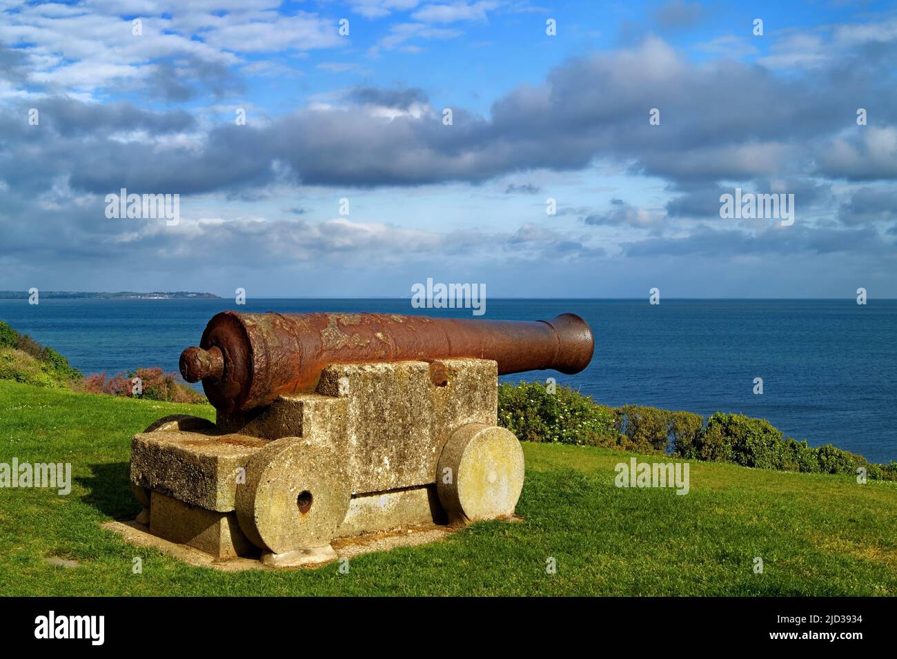 UK, Kent, Tankerton pendii, Cannon indicando verso Mare Foto Stock