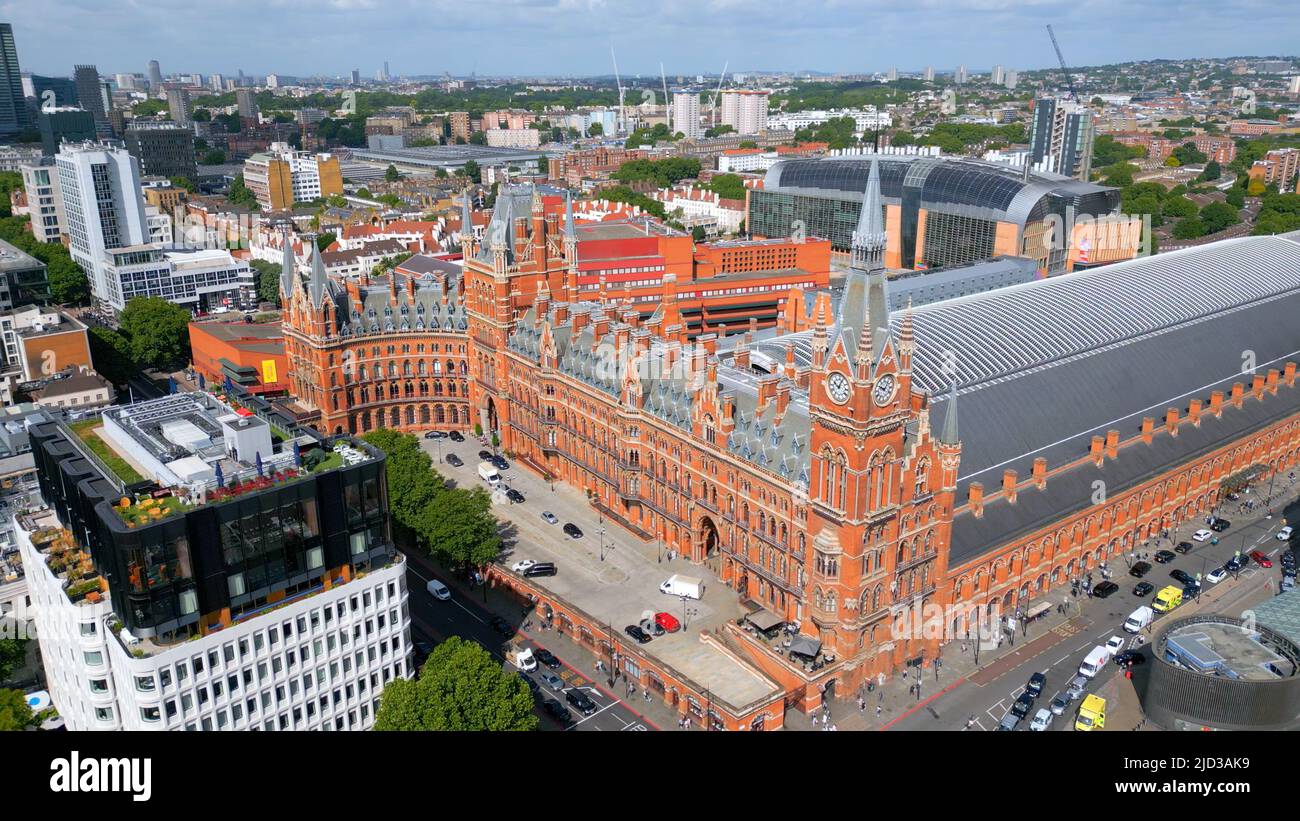 Vista aerea sulla stazione ferroviaria di Kings Cross - St Pancras a Londra Foto Stock