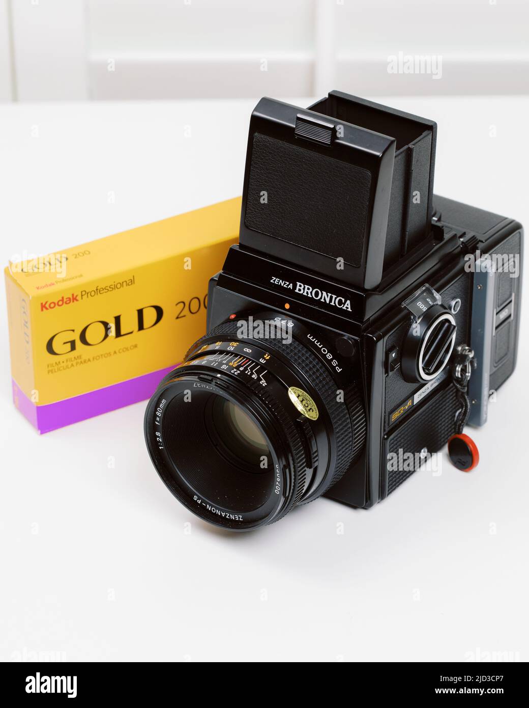 Bronica SQ-A 6x6 120 telecamera a pellicola analogica con pellicola Kodak Gold 200 Foto Stock