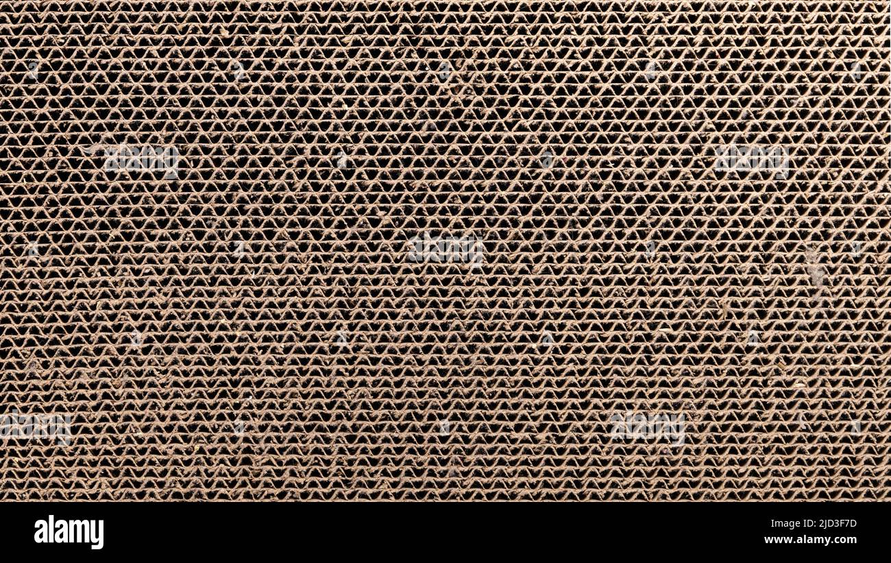 Fondo con cartone ondulato per graffiare il palo per gatti Foto Stock