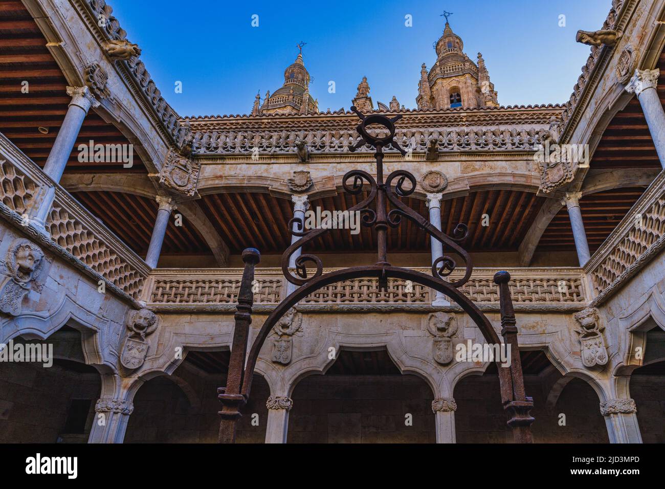 Cortile della Casa de las Conchas nella città di Salamanca, in Spagna Foto Stock