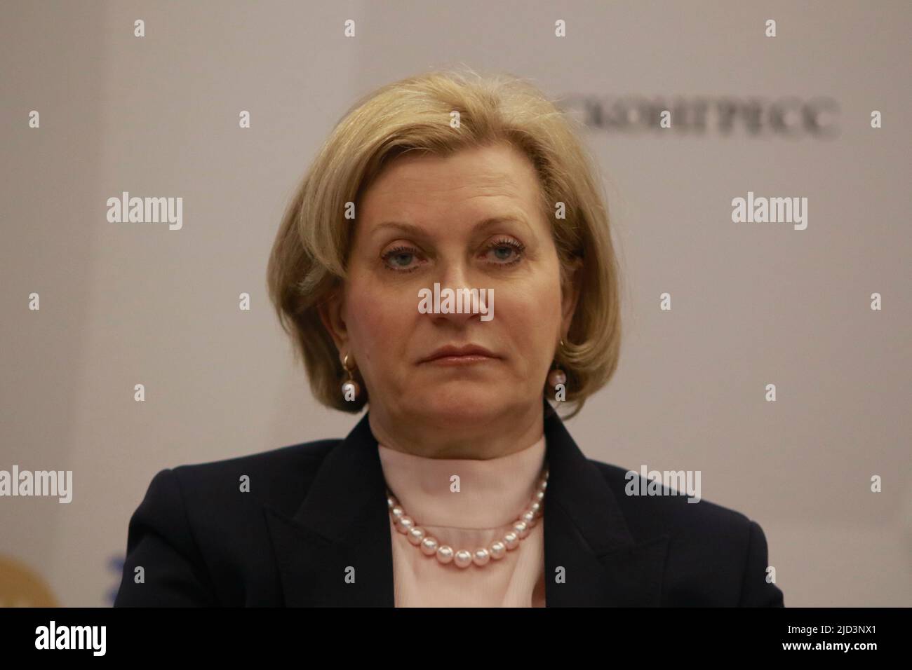 San Pietroburgo, Russia. 17th giugno 2022. Anna Popova, Capo del Servizio federale per la supervisione della protezione dei diritti dei consumatori e del benessere umano, Capo dello Stato medico sanitario della Federazione Russa durante la sessione "lo scudo sanitario: Investire nello sviluppo" nell'ambito del Forum economico internazionale di San Pietroburgo del 2022 (SPIEF 2022). Credit: SOPA Images Limited/Alamy Live News Foto Stock
